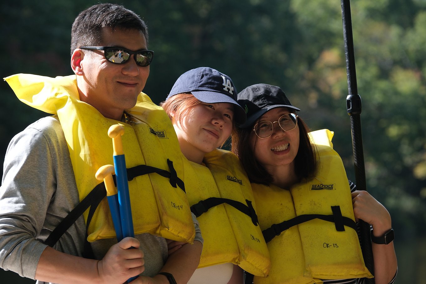 Paddling Lake Matoaka during Family Weekend.